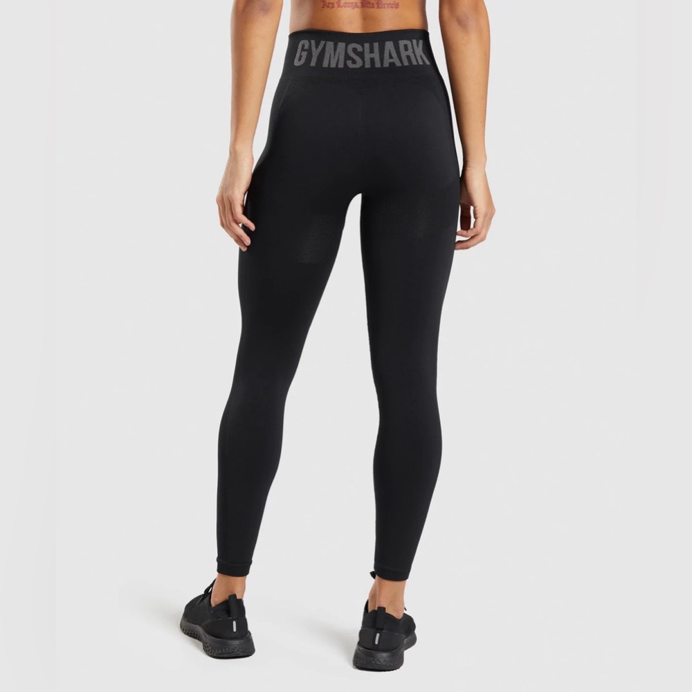 GymShark (high waisted leggings) 🦈